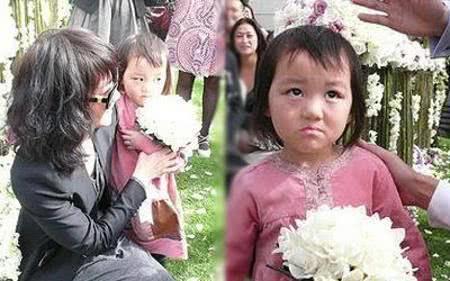 女兒同樣是兔唇兒，王菲創立愛心基金會，而他身價百億卻一毛不拔