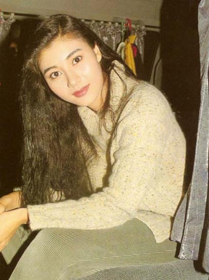  46歲最美港姐「李嘉欣」近照曝光！嫁給百億富豪的她「胖成球」... 幸福婚姻羨煞眾人！