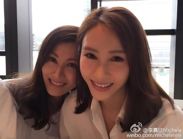  46歲最美港姐「李嘉欣」近照曝光！嫁給百億富豪的她「胖成球」... 幸福婚姻羨煞眾人！