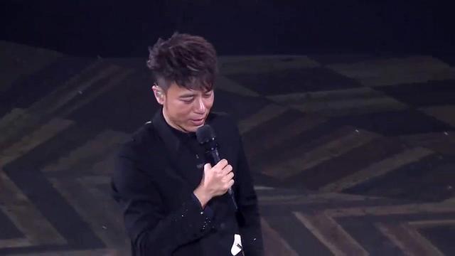 連續56個字不換氣！唱功不輸張學友，他不是天王卻撐起香港樂壇