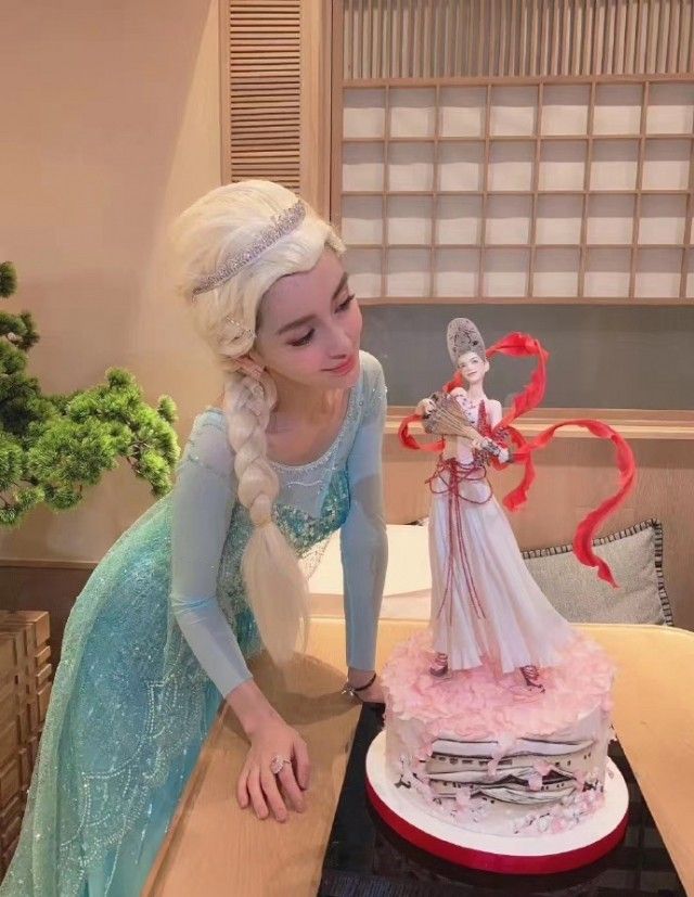 Angelababy超齡化身冰雪女王 網友：細佬反串更搶鏡！