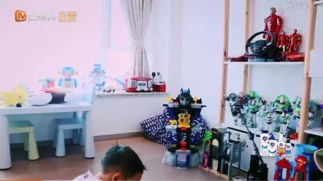 帶你參觀「陳小春應采兒」的豪宅，客廳超級大，兒童房設計好有愛，值得借鑒！
