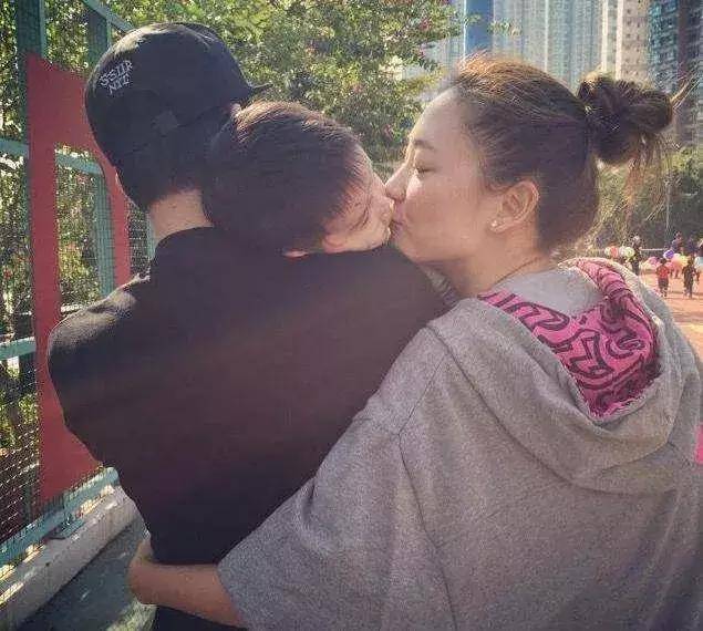帶你參觀「陳小春應采兒」的豪宅，客廳超級大，兒童房設計好有愛，值得借鑒！