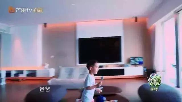 帶你參觀「陳小春應采兒」的豪宅，客廳超級大，兒童房設計好有愛，值得借鑒！