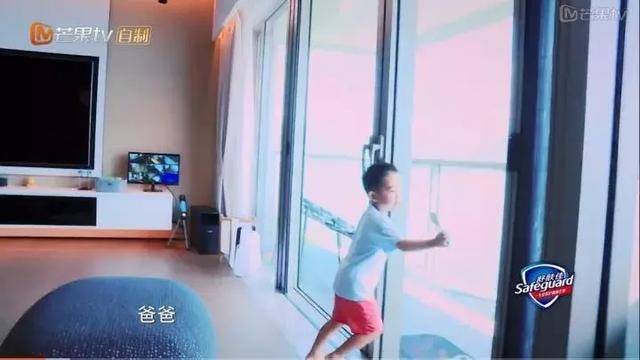 帶你參觀「陳小春應采兒」的豪宅，客廳超級大，兒童房設計好有愛，值得借鑒！