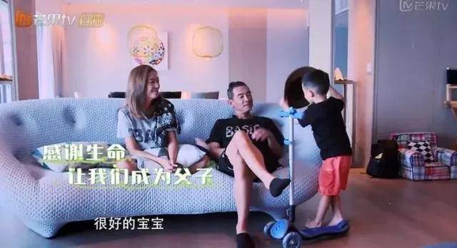帶你參觀「陳小春應采兒」的豪宅，客廳超級大，兒童房設計好有愛，值得借鑒！