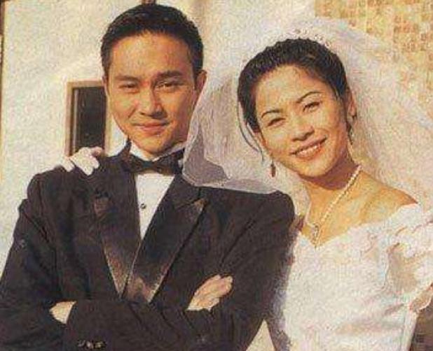 47歲袁詠儀與48歲宣萱近照，從閨蜜到仇人，如今差距還真大！