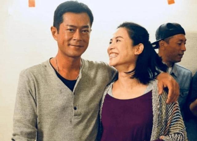 47歲袁詠儀與48歲宣萱近照，從閨蜜到仇人，如今差距還真大！