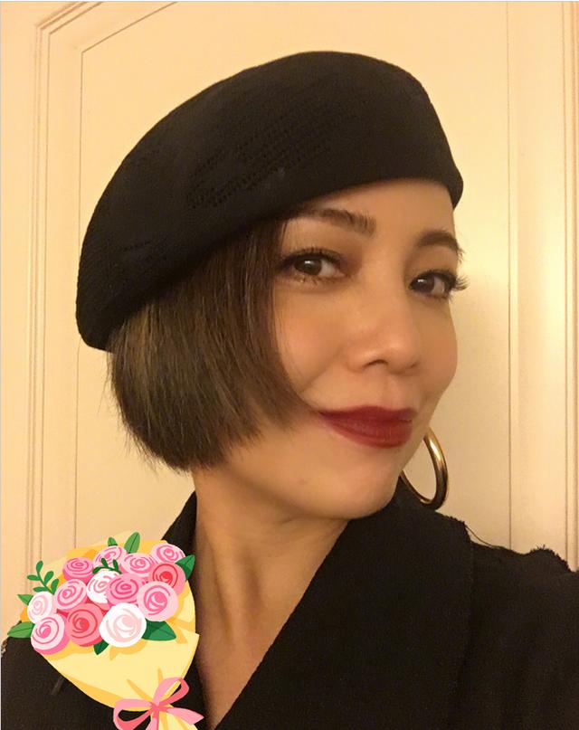 53歲鄧萃雯近照曝光！昔日女神優雅老去，至今單身卻活得魅力無限