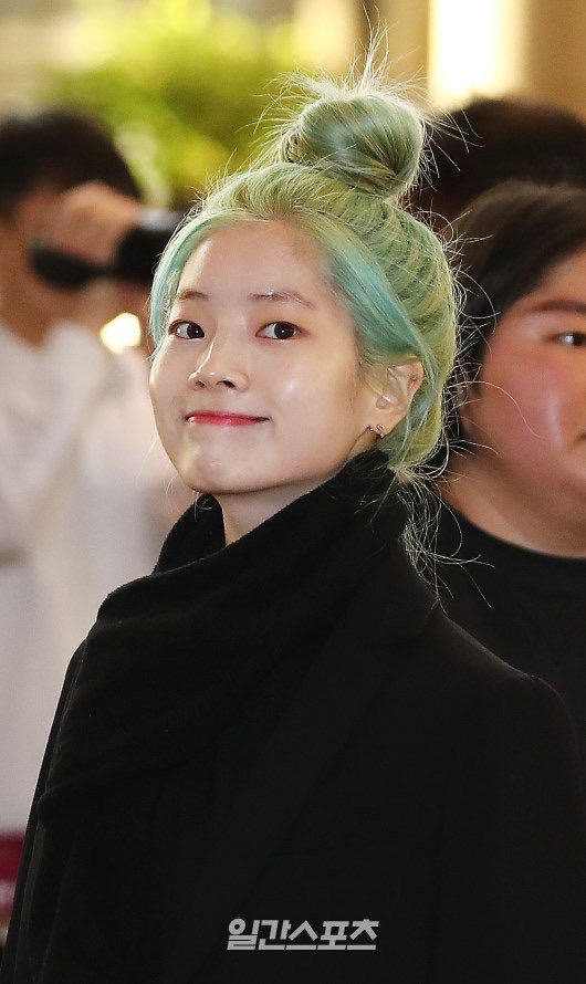 [TWICE][新聞]190308 《#TWICE2》發行第二天銷量成績仍喜人O榜日銷量破4萬張