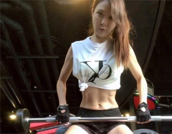 超正美熟女52歲還這麼性感漂亮，本人坦言：我常被20幾歲男生搭訕