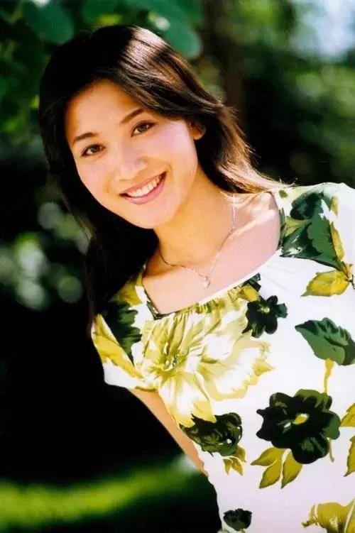  41歲最美女演員患癌去世，撇下2歲兒子，陳道明在她葬禮放聲大哭！