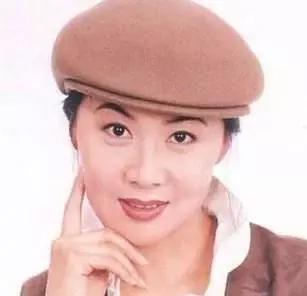  41歲最美女演員患癌去世，撇下2歲兒子，陳道明在她葬禮放聲大哭！