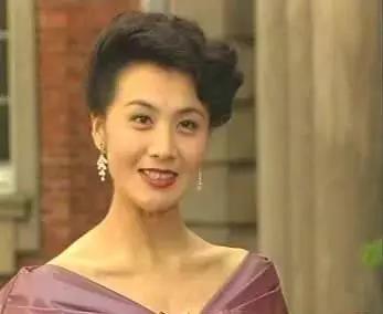  41歲最美女演員患癌去世，撇下2歲兒子，陳道明在她葬禮放聲大哭！