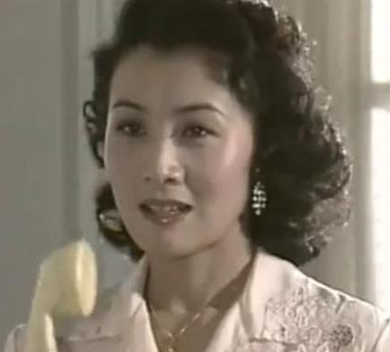  41歲最美女演員患癌去世，撇下2歲兒子，陳道明在她葬禮放聲大哭！