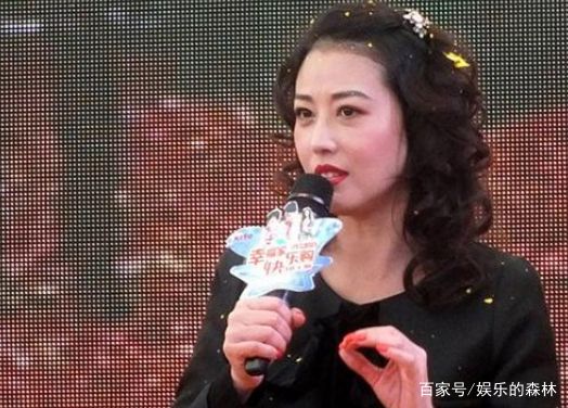 她曾讓香港瘋狂，因皮膚病遭豪門拋棄，近視1200度今無人敢娶!
