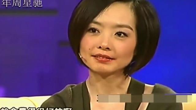 周星馳錄節目手機突然響了，他下意識的動作，讓主持人當場懵逼！