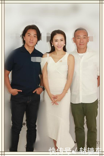  46歲朱茵穿吊帶裙撞上47黎姿，終於見識了保養和不保養的差距!