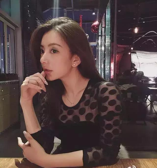 當37歲熊黛林和31歲方媛同拍雜誌，終於見識到了明星和網紅的差距