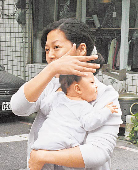 記得12年前震驚全台的澎恰恰光碟案嗎！當年「女主角」因勒索慘被判刑，出獄後的她如今竟過這樣生活！