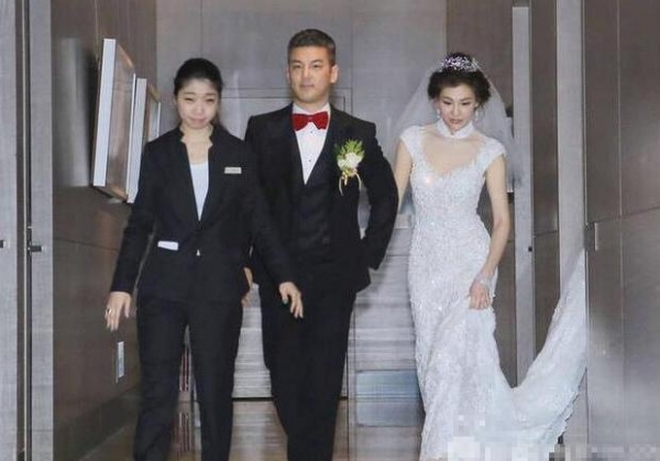 賈靜雯前夫孫志浩再娶後，繼妻林若亞的「一句話」，終於揭露賈靜雯當初「痛哭都要離婚的原因」！