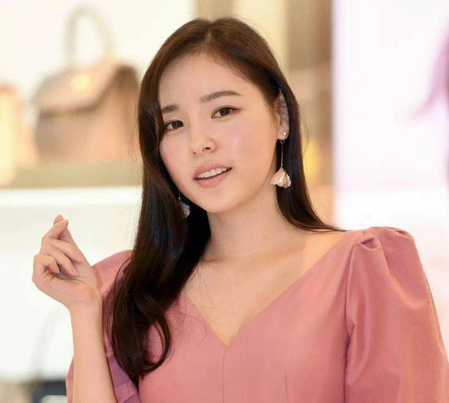 同偶像出身，SJ李晟敏結婚遭抵制，BB太陽結婚卻收穫滿滿祝福
