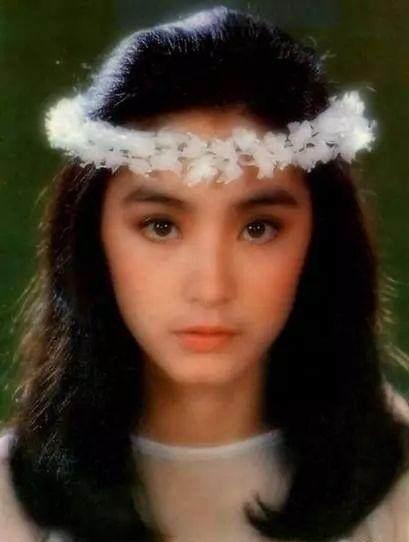 55歲呂秀菱近照曝光，被譽為林青霞的接班人，終敵不過公司倒閉，三級片不火，現如今嫁入豪門成人生贏家！