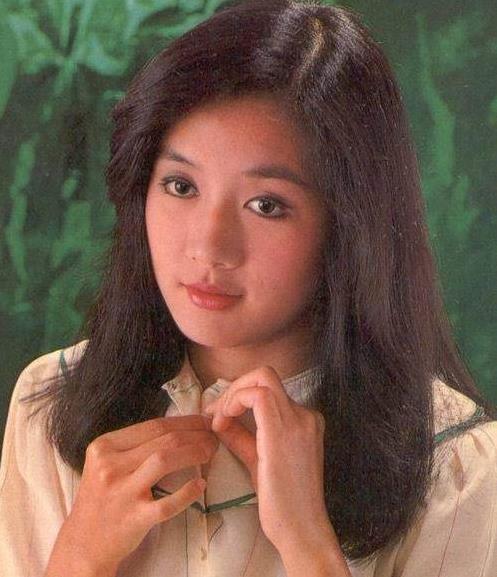 55歲呂秀菱近照曝光，被譽為林青霞的接班人，終敵不過公司倒閉，三級片不火，現如今嫁入豪門成人生贏家！