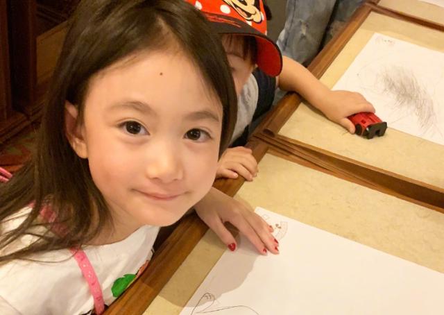 李小鵬女兒奧莉近照曝光，粉絲：真是越來越有明星范兒