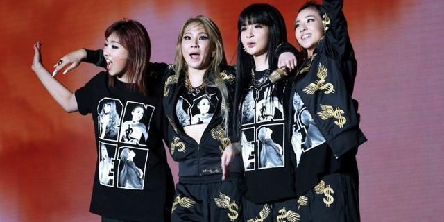 2NE1朴春宣布復出，在直播間裡激動流淚，歌迷：YG耽誤了她八年！