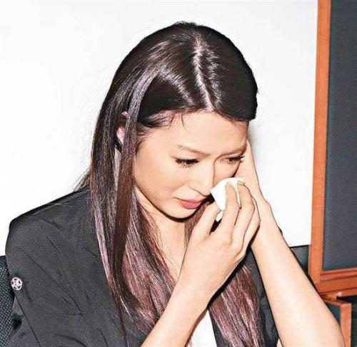 港媒曝阿Sa新男友風流帳，曾熱衷追嫩模是「貪玩」富二代！