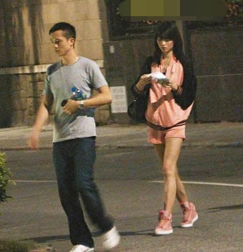 港媒曝阿Sa新男友風流帳，曾熱衷追嫩模是「貪玩」富二代！