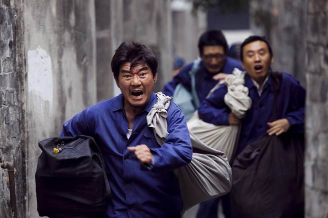 66歲李立群「半夜自己搭飛機」連助理都沒帶　他笑回「寧願一個人」賺越多越孤獨
