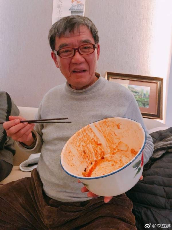 66歲李立群「半夜自己搭飛機」連助理都沒帶　他笑回「寧願一個人」賺越多越孤獨