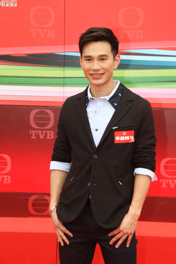 【不是拍戲！】TVB富二代男星當街告白蔡思貝,「百字愛情宣言」冧爆人！網友: 好深情啊~