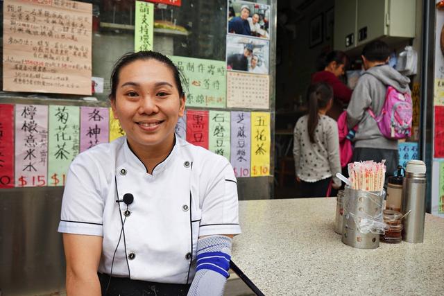 單親媽媽獨扛家計…小店面臨倒閉「受周潤發幫忙」生意爆滿！她心存感激「做善事回報」 