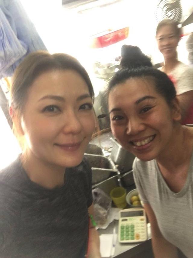 單親媽媽獨扛家計…小店面臨倒閉「受周潤發幫忙」生意爆滿！她心存感激「做善事回報」 