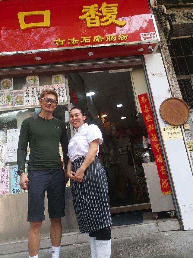 單親媽媽獨扛家計…小店面臨倒閉「受周潤發幫忙」生意爆滿！她心存感激「做善事回報」 
