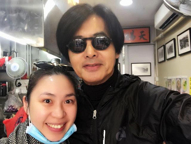 單親媽媽獨扛家計…小店面臨倒閉「受周潤發幫忙」生意爆滿！她心存感激「做善事回報」 