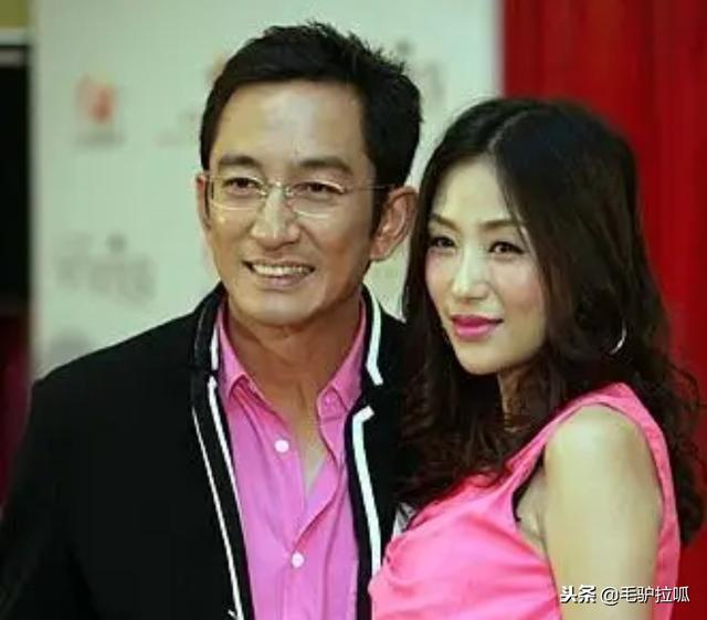 他年近半百「再婚娶20歲嬌妻」 結婚7年「數億家產全敗光」 如今離婚和女兒租屋住？