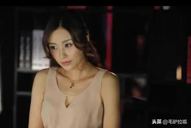 他年近半百「再婚娶20歲嬌妻」 結婚7年「數億家產全敗光」 如今離婚和女兒租屋住？