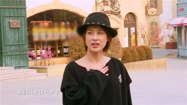 她被周星馳罵忘恩負義，為孩子「隱婚十年」，如今卻把兒子養成這樣！