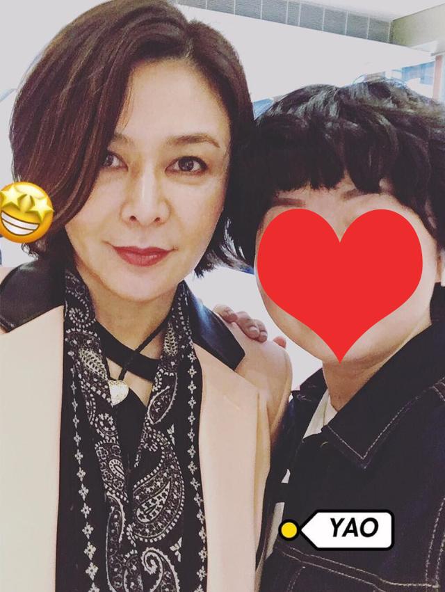 關之琳逛街被粉絲偶遇合照，大美人生圖顏值堪憂