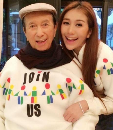 賭王女兒戀情曝光5個月，身材發福，小腹隆起，難道懷孕了？