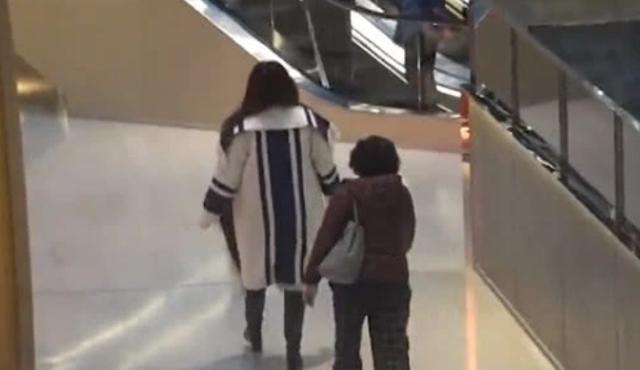 賭王女兒戀情曝光5個月，身材發福，小腹隆起，難道懷孕了？