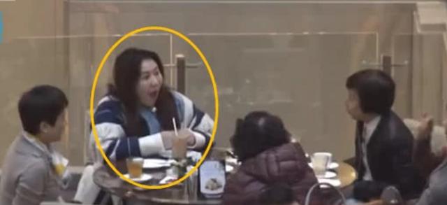 賭王女兒戀情曝光5個月，身材發福，小腹隆起，難道懷孕了？
