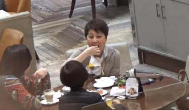 賭王女兒戀情曝光5個月，身材發福，小腹隆起，難道懷孕了？