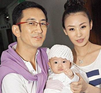 吳啟華女兒近照曝光，離婚後孩子都是岳母帶，媽媽卻被指只會玩？
