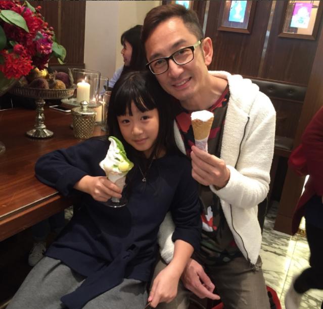 吳啟華女兒近照曝光，離婚後孩子都是岳母帶，媽媽卻被指只會玩？