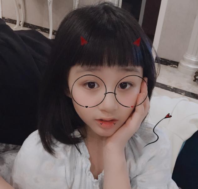 吳啟華女兒近照曝光，離婚後孩子都是岳母帶，媽媽卻被指只會玩？
